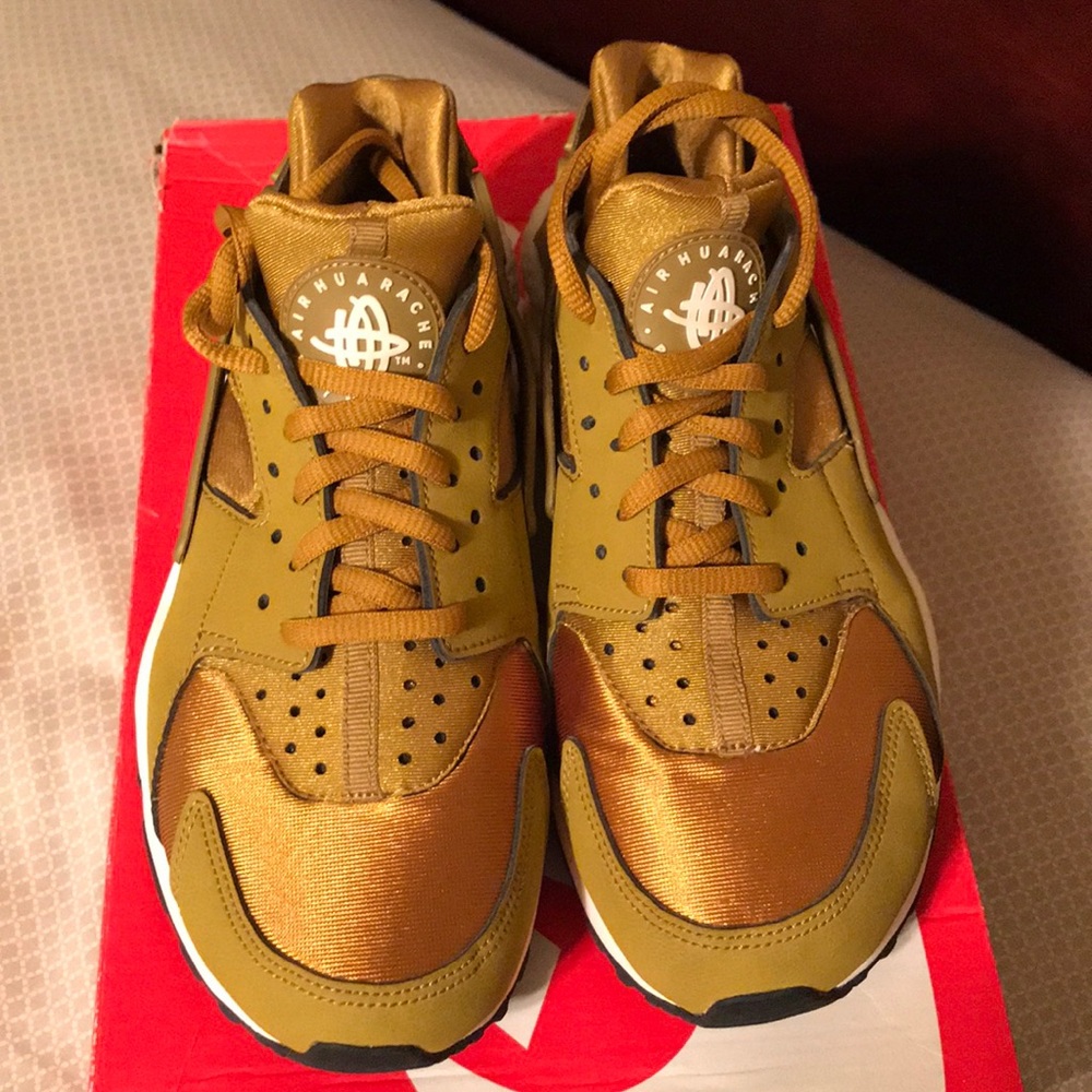 PRE OWNED WMNS AIR HUARACHE RUN